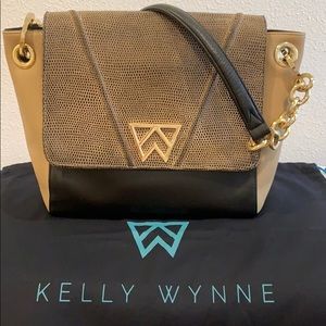 Kelly Wynne Original Shoulder Strap Handbag